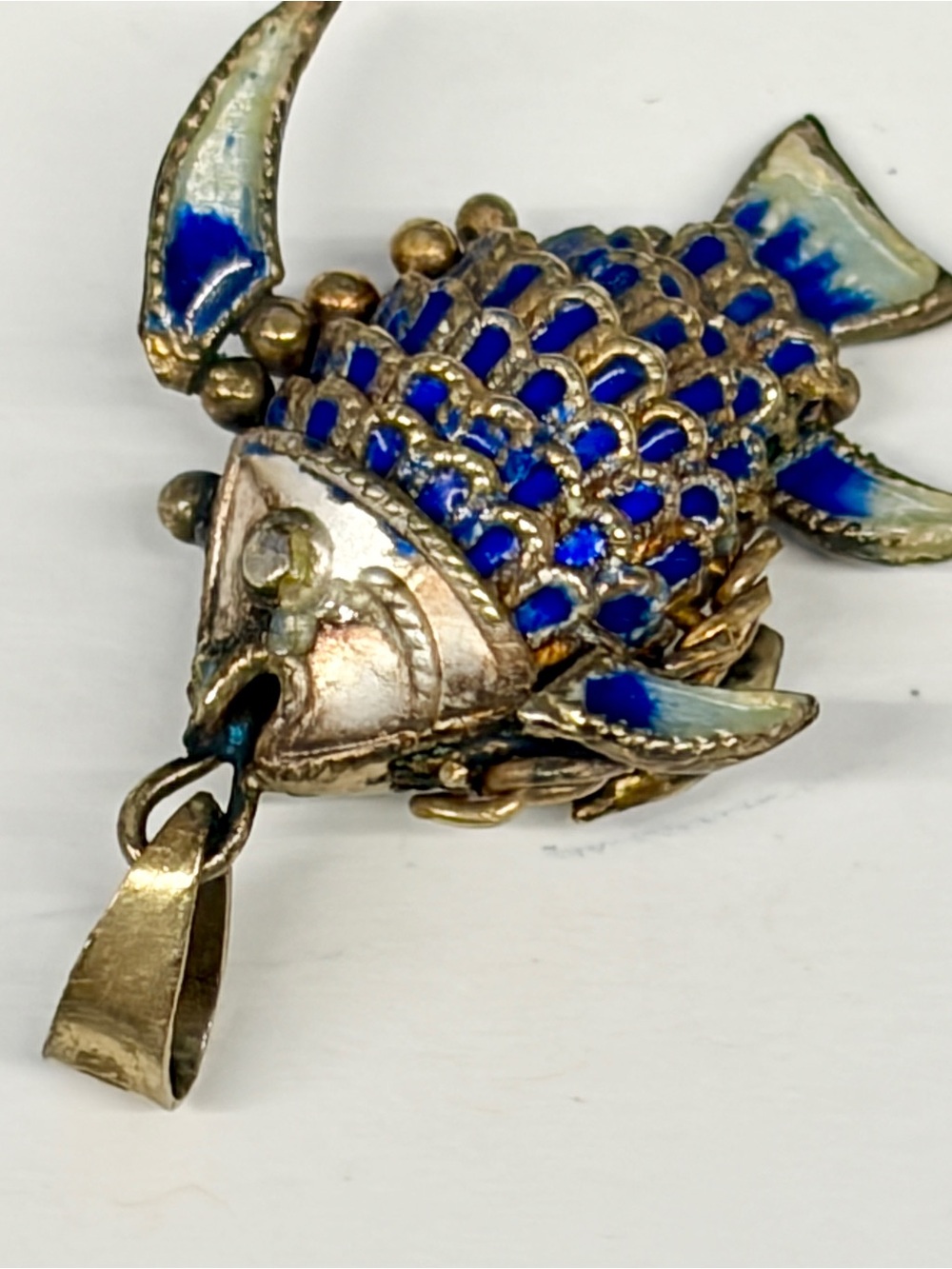 Vintage Chinese Articulated Fish Pendant Gilt Silver - Blue & White Enamel - Picture 15 of 16